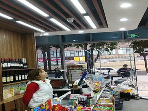 超市監(jiān)控?cái)z像頭安裝 超市監(jiān)控?cái)z像頭安裝